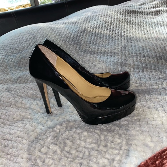 Black pump heels - Picture 2 of 10